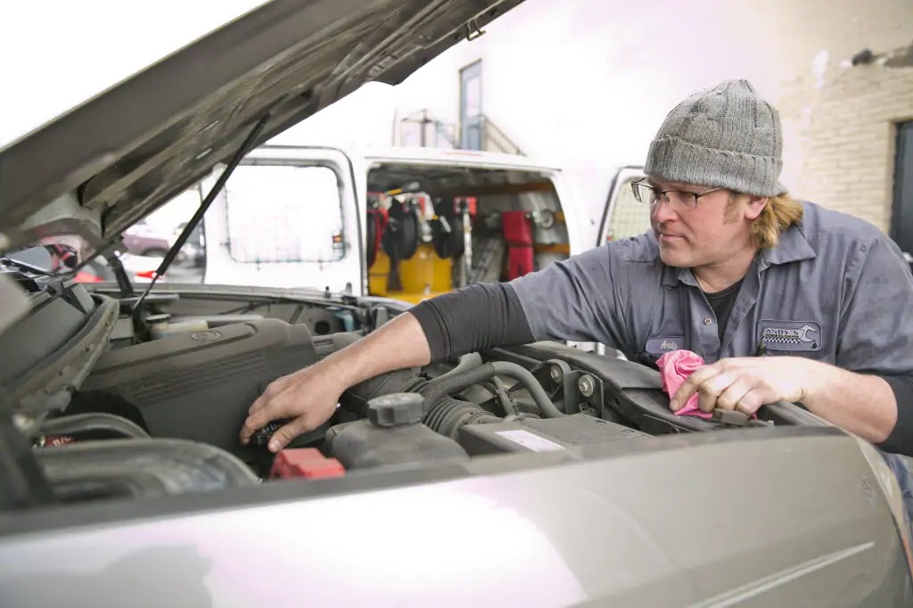 Should you Choose a Mobile Mechanic or a Traditional Auto Repair Shop?