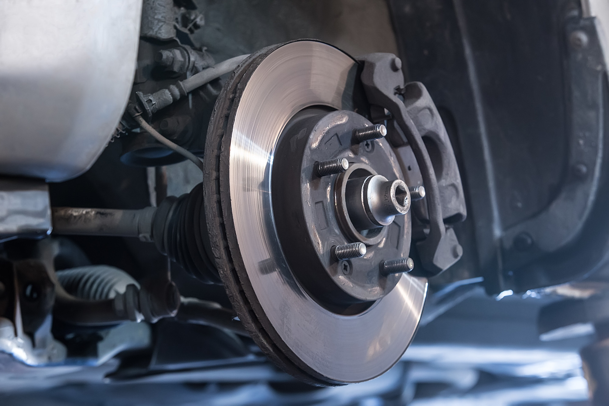 Ceramic vs. Metallic Brake Pads: The Pros, Cons, and Everything in Between