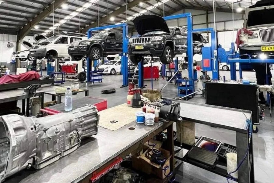 Specialized Tools Used in Car Door Panel Repairs – Understand the professional equipment that ensures precision work